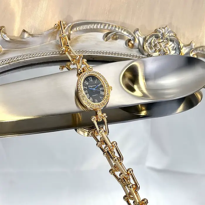 Montre pour femme Vintage Diamond - Boîtier ovale serti de diamants - Chaîne à maillons U