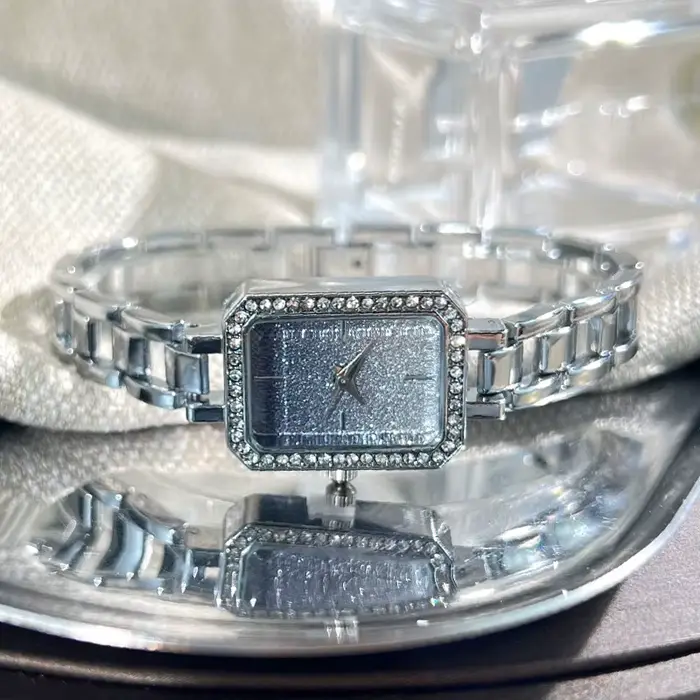 Montres élégantes en cristal de luxe pour femmes