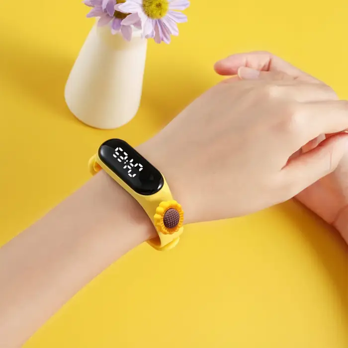 Montre intelligente multicolore pour enfants design numérique bracelet silicone ajustable pour filles et garçons occasions spéciales