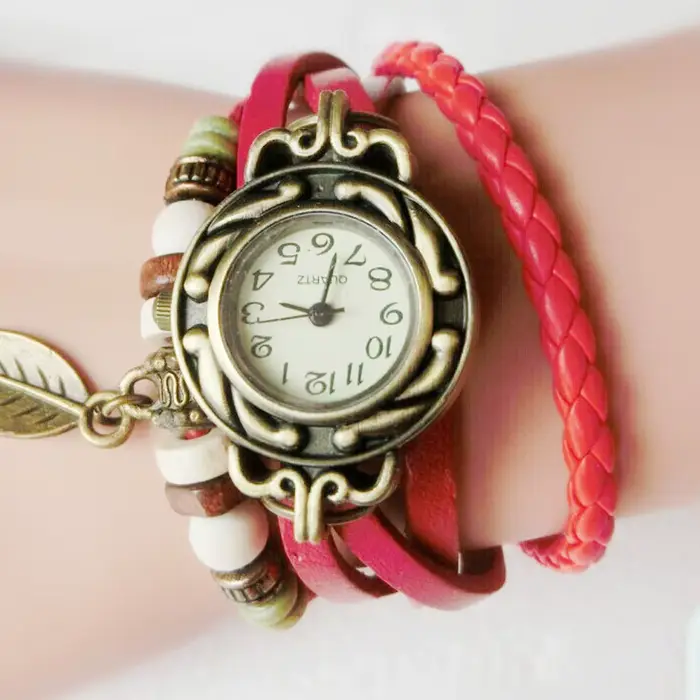 Montre-bracelet enveloppée de cuir vintage pour femmes