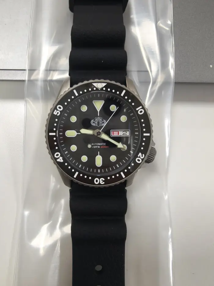 Montre de plongée personnalisable homme acier inoxydable cuir 41mm résistance 300m verre saphir bombé lunette céramique océan exploration style casual