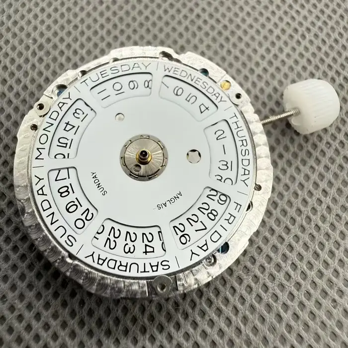 Mouvement automatique Shanghai 40mm et 36mm avec affichage jour et date en anglais et rouge ou blanc pour homme et femme occasions spéciales