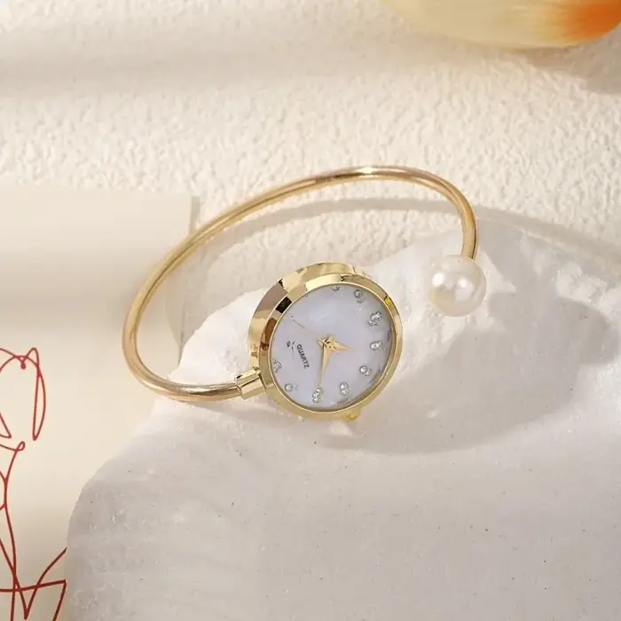 Montre-bracelet élégante à perles