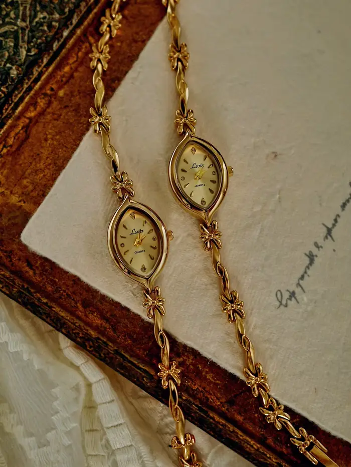 1 pièce de nouvelle montre pour femme à petit cadran en or rétro français, bracelet à la mode, simpl