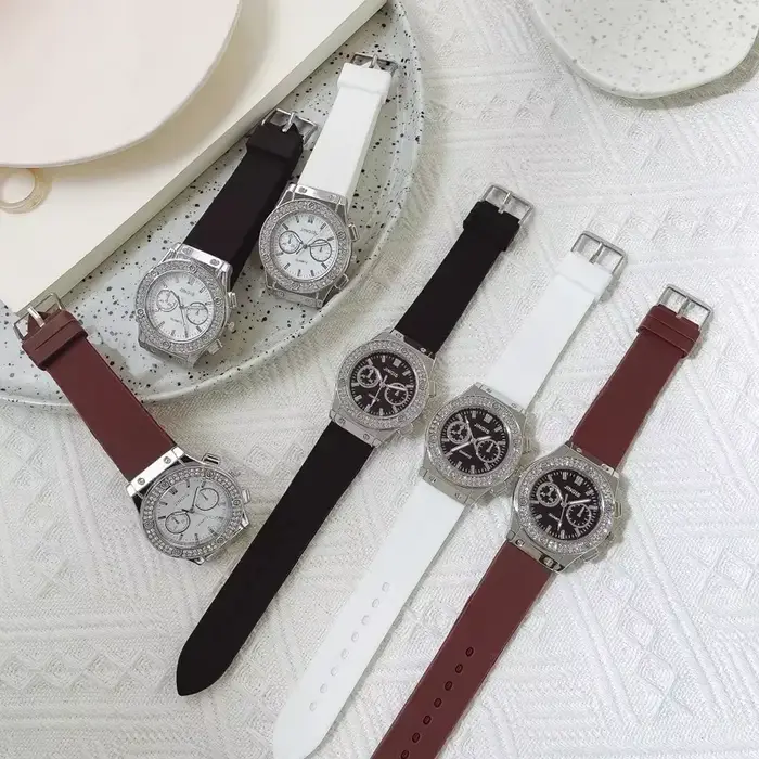 Montres à quartz en caoutchouc pour femmes
