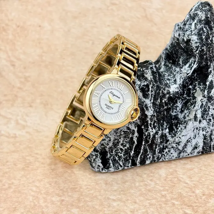 Montre-bracelet classique vintage en or pour femmes