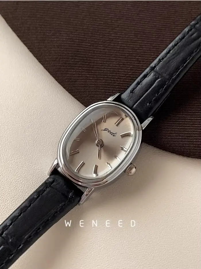 Montre femme rétro niche lumière luxe 2025 nouveau sens senior du cuir petit cadran dames quartz femmes montres reloj mujer
