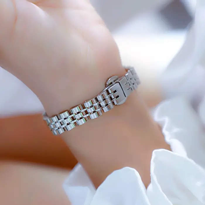 Montre à quartz avec bracelet en cuir pour femme