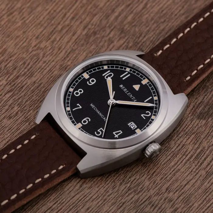 Montre de luxe en cuir cousue à la main de marque Berlenta