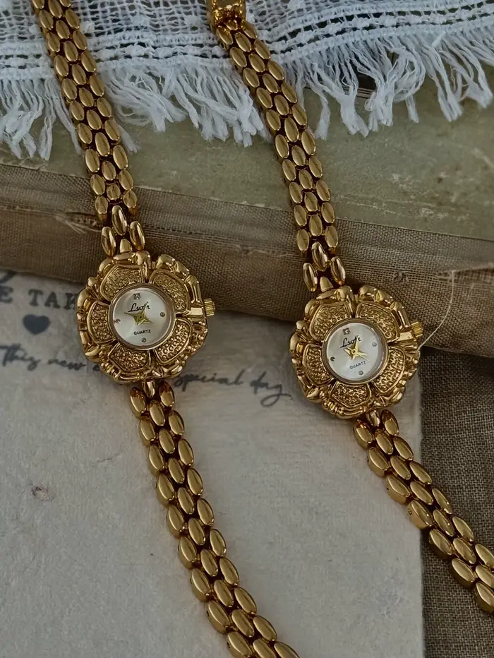 Montre Camélia dorée rétro élégante pour femmes occasions spéciales mode bracelet alliage quartz résistant à l'eau