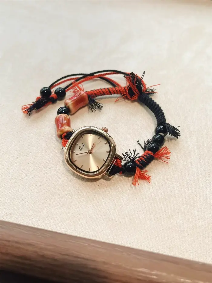 Montre au design créatif pour femme : luxe léger
