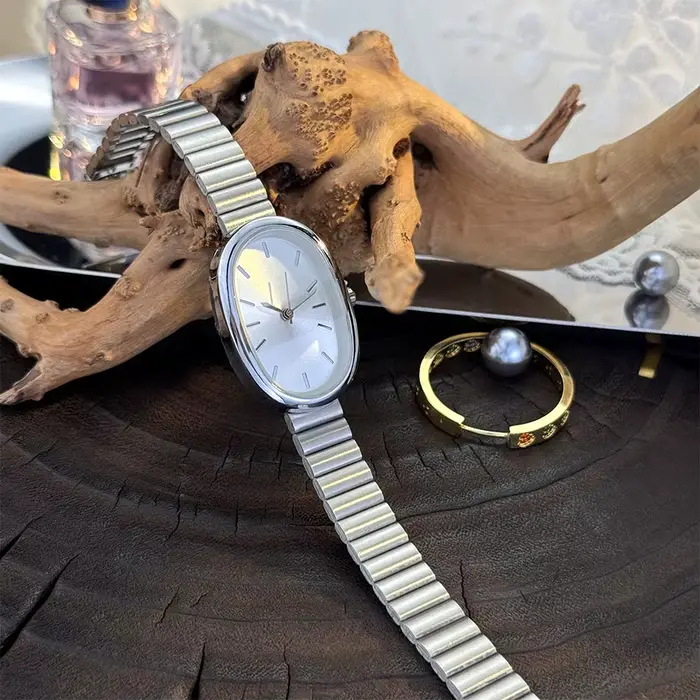 Nouvelle montre à Quartz elliptique de mode rétro dorée dames bracelet en acier