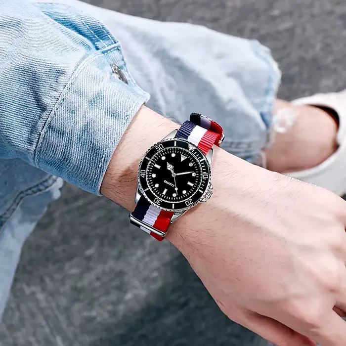 Montre de Style plongeur