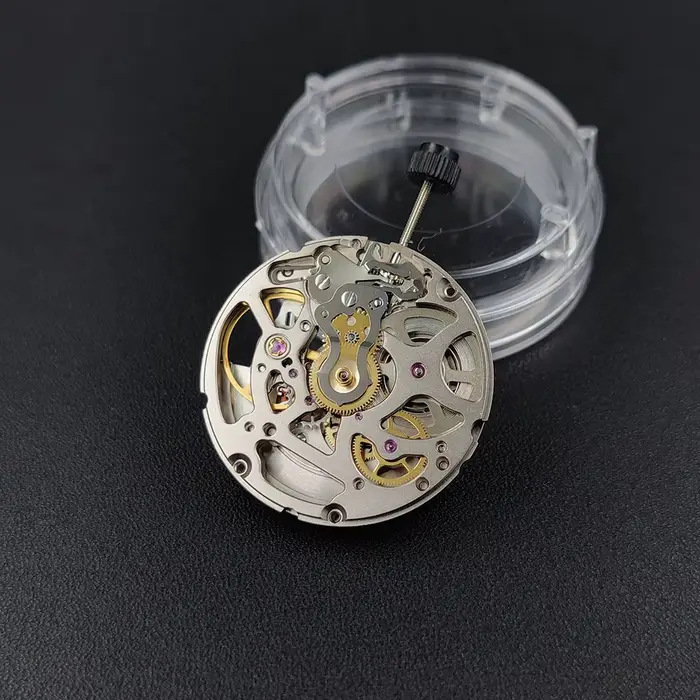 Montre mouvement automatique tricoté doré et métal argenté avec roue de date polices variées pour homme et femme occasions spéciales