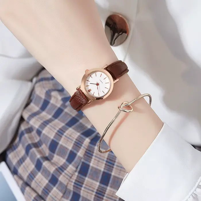 Mode petit cadran femmes montres bracelet en cuir décontracté montre à Quartz