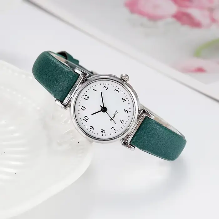Femmes de luxe marque Quartz alliage montre dames mode petit cadran