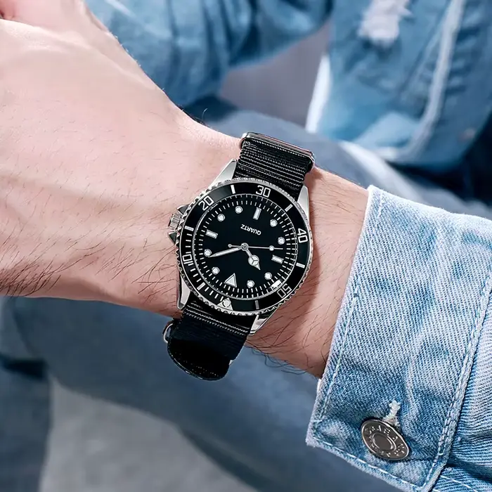 Montre de Style plongeur
