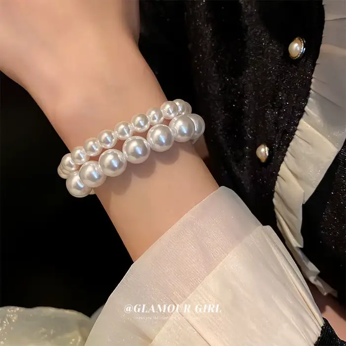 Bracelet en faux perles blanches élégant pour femmes occasions spéciales polyvalent et luxueux